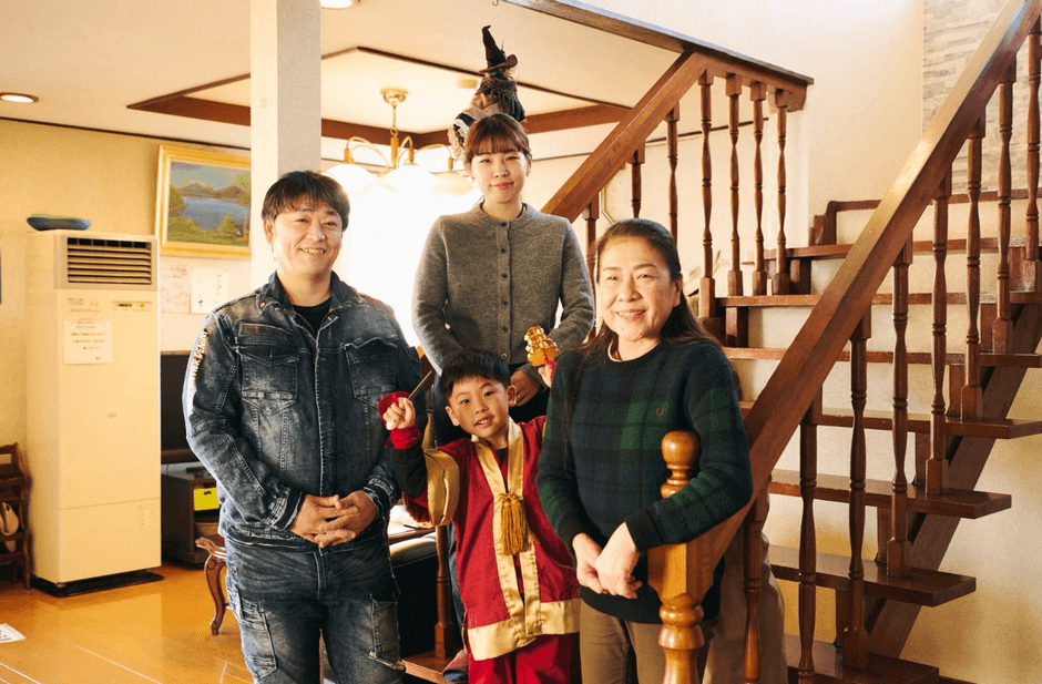 旅館おぎた(左:こんのでんき代表、右:3代目女将荻田美枝子)