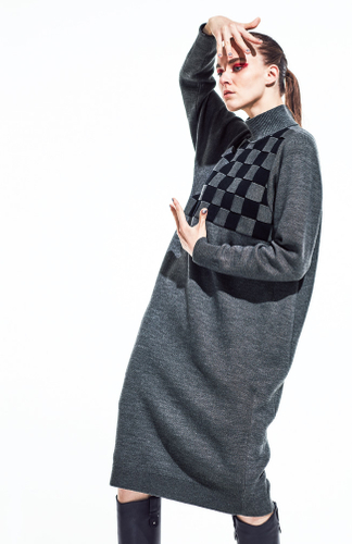 [バジーレ28]　ニットドレス 64,900円（税込）