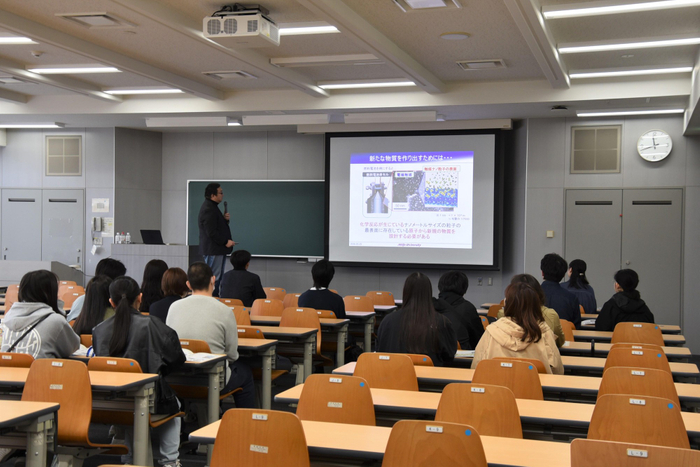 化学・物質学科の学科説明