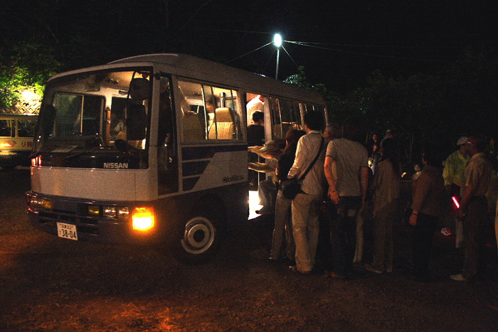 シャトルバス運行