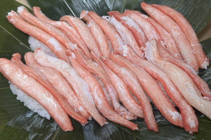地魚中心の季節料理のお店でもカニの握り寿司が提供される（実際に提供されるメニューとは異なる場合があります）