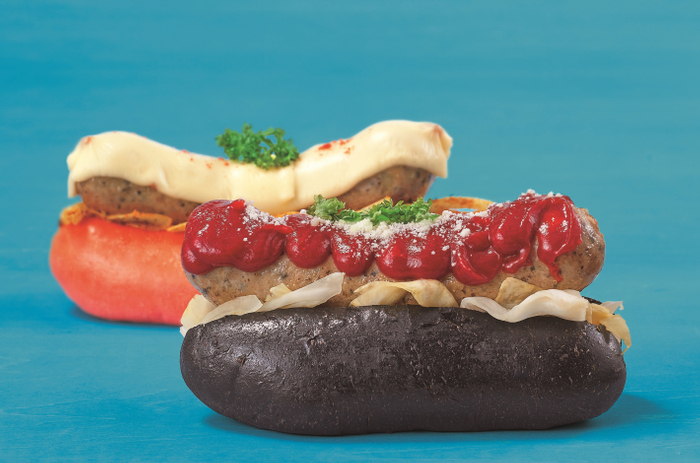 三軒茶屋【クジラ荘】カラーコッペパンのホットドッグ