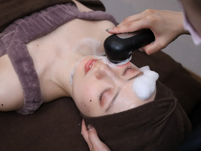 超低分子コラーゲン泡美容液が肌の皮下組織まで浸透