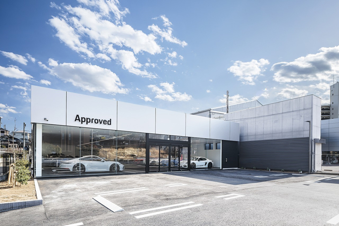 認定中古車展示場外観