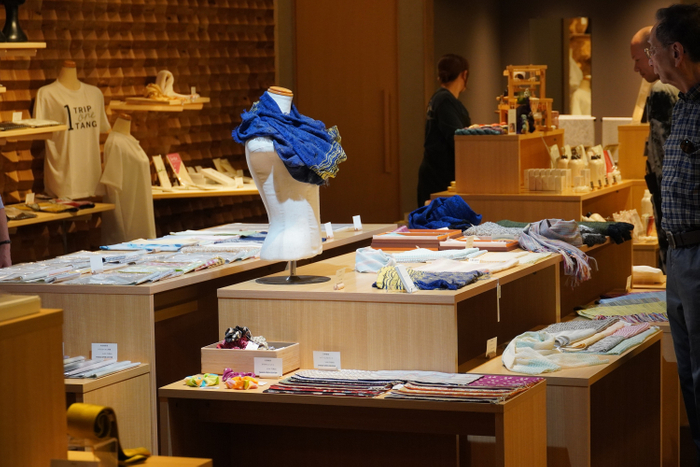 TANGO OPEN CENTER SHOP