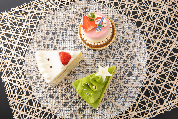  サンタさんの苺ショート（756円・税込） 抹茶のツリーショート（756円・税込） 苺のムースタルト（756円・税込）