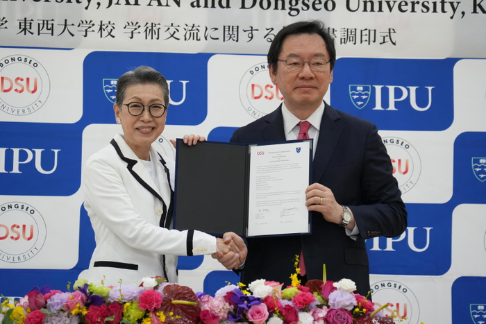 韓国・東西大学校との調印式