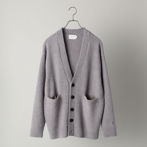 V-NECK CARDIGAN　&yen;13,970（inc. tax）C.GRAY