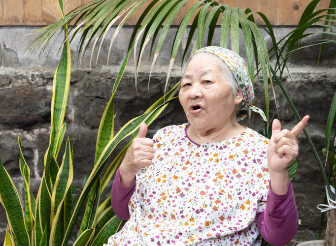 八丈島の名物おばあこと福田栄子さん（通称えいこば）