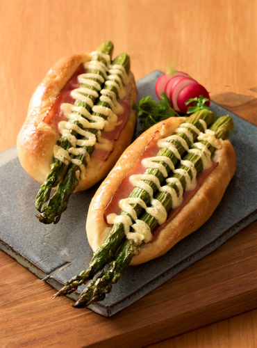 みんなの大ぱん「アスパラベーコンロール」