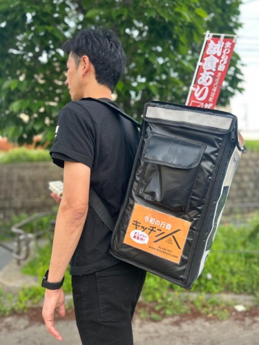 公園やイベント会場に向かい、高級生わらび餅を販売