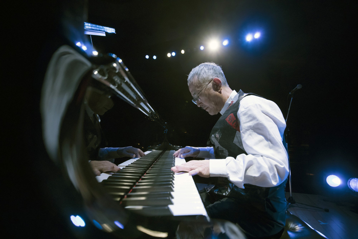 &copy;&nbsp;Akihiko Sonoda