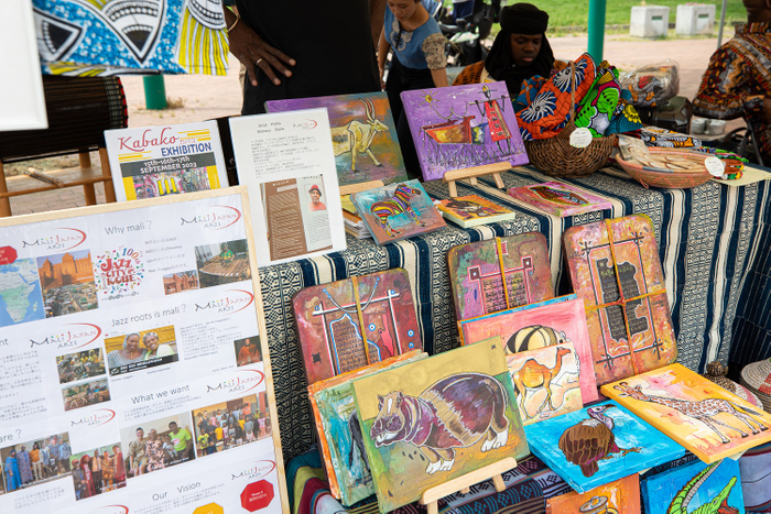 ▲ママリジャロの絵画／マリ共和国