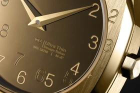 D1 Milano「ULTRA THIN」から新作4型が登場。
数字を“ずらす”新発想文字盤と、初採用カリフォルニアダイヤル。