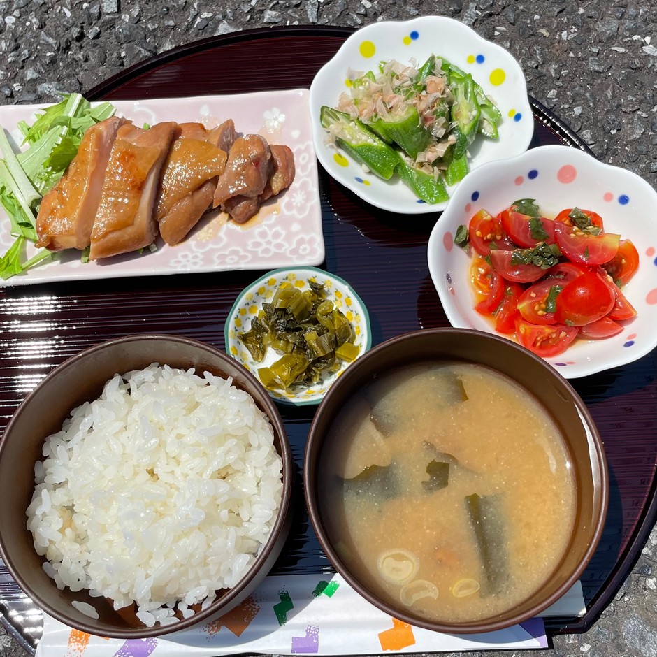 副菜たっぷり照り焼きチキン定食: 650円