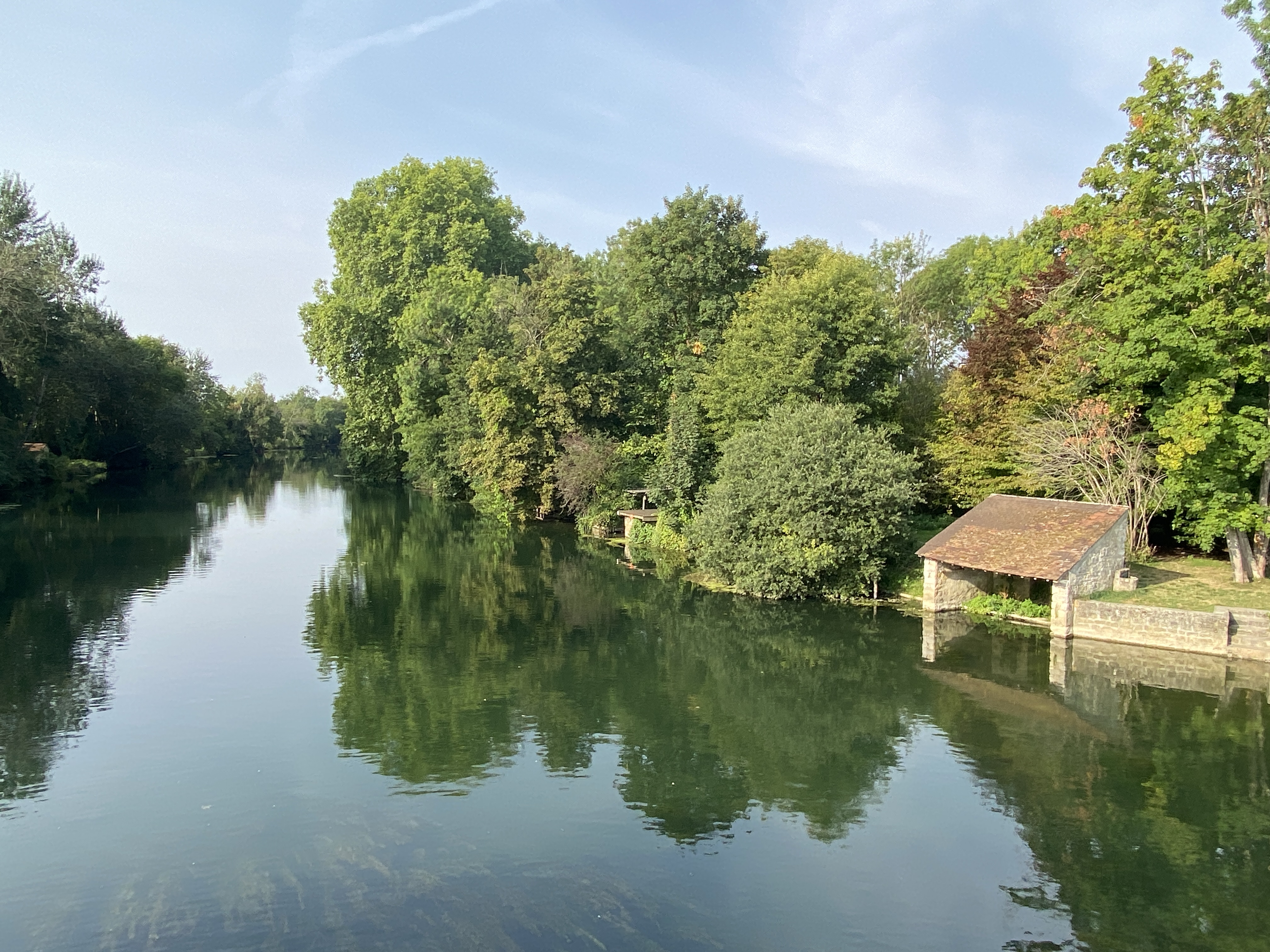 グレー風景　ロワン川河畔の古い洗濯場