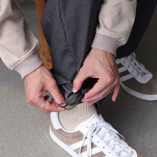 裾スピンドルでシルエットアレンジが可能な仕様