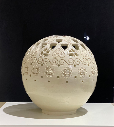 「第5回 全国やきもの甲子園」に入選した山川 スエミさんの作品「Mandala Aeterna (マンダラ エテルナ)」