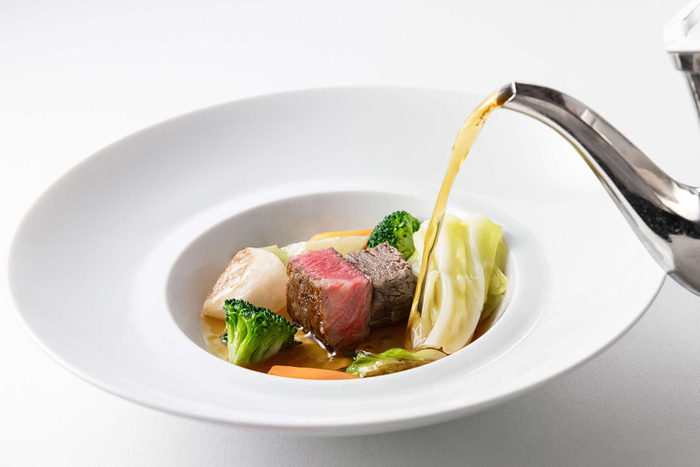 鳥取和牛オレイン55のコンソメ　鳥取のテロワール野菜のポトフ仕立て