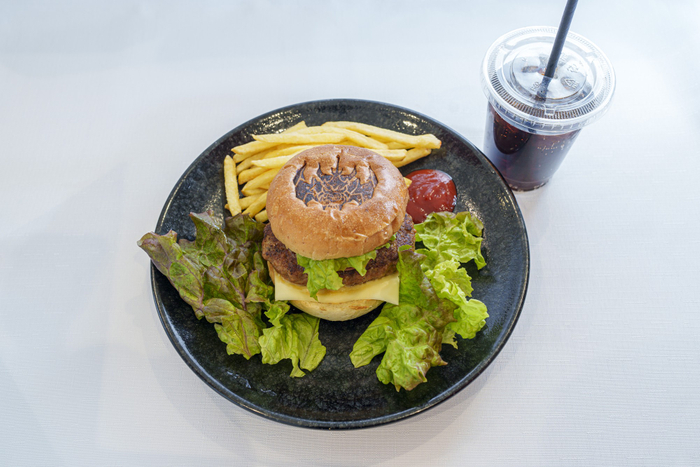 ▲「デストロイアバーガー」／2,000円（税込）