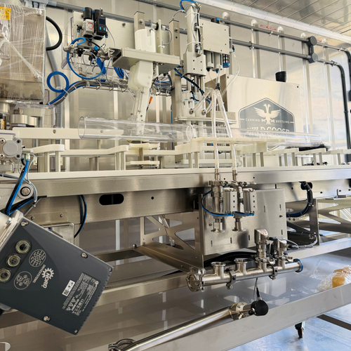 新導入した缶詰機