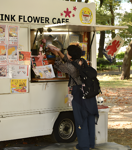 キッチンカー出店の様子 （過去イベント）
