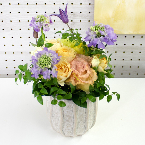 アレンジメントー優ー　M 【サイズ】H26／&phi;16㎝　 8,800 円（税込）