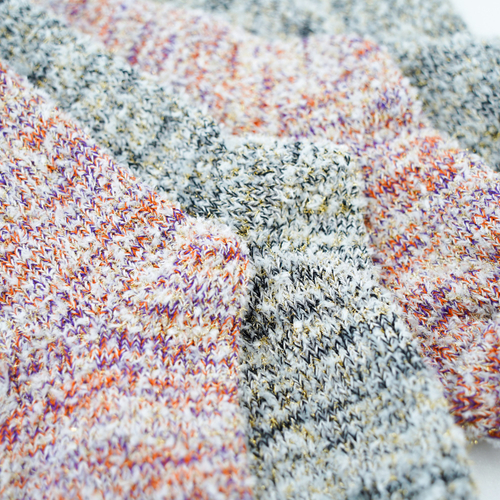 きらきらスラリットヤーンが編まれたチャリックスソックス