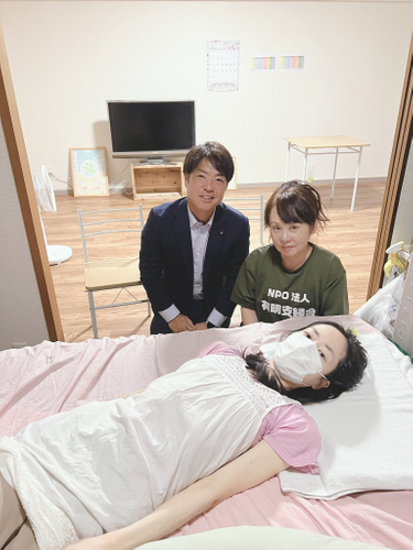 京都府への訴えを続け、やっと公的支援が受けられるようになって、県議との訪問。