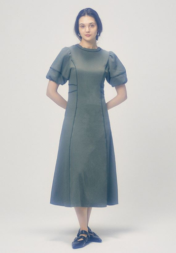 THE PIPING PUFF SLEEVE DRESS &yen; 16,500 （税込）