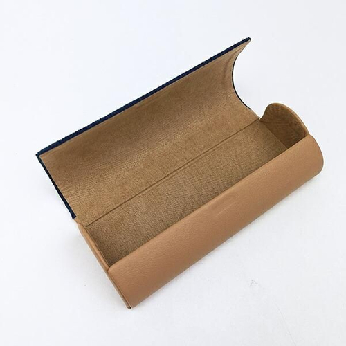 スヌーピーのメガネケース