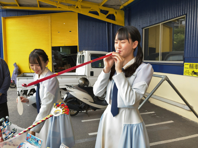 「吹き戻し」＝息を吹いたらピロピロ伸びて、吐くとクルクル戻るアレです