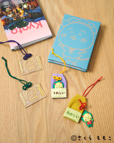 キラキラ絵馬キーチャーム	&yen;1,290(税込) マスコット付き御守り	&yen;1,290(税込) 御朱印ノート	&yen;3,300(税込)