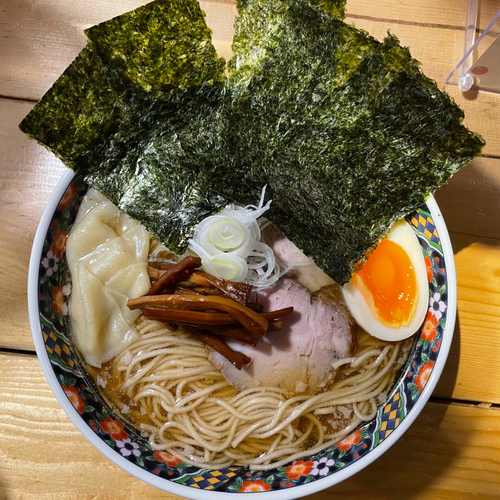 中華そば(のり増し)　卵とワンタンはオープンサービス　