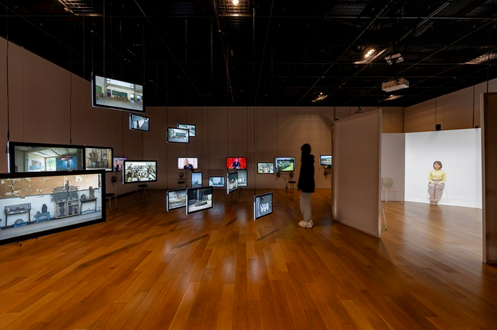 作品「51分と13年」(映像インスタレーション)