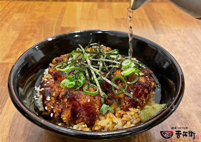 ひやだしかつ丼 冷たいお出汁を注いで