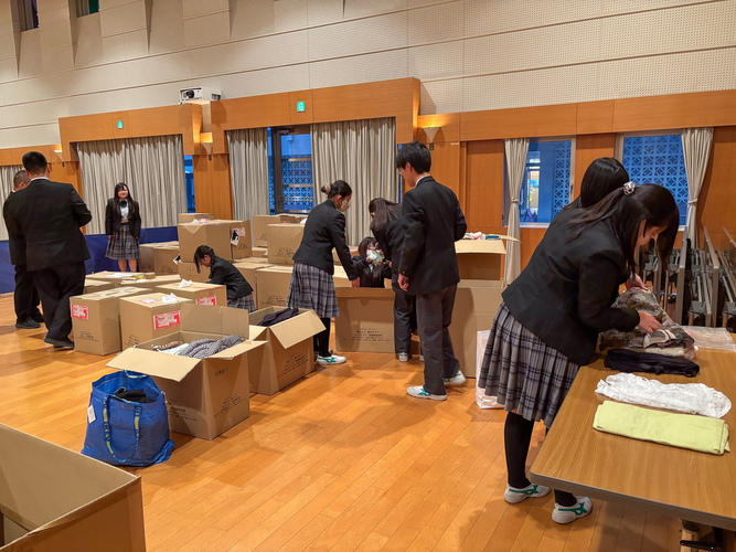 2025年11月13日（木）に実施した服の梱包・発送作業の様子