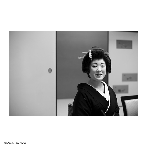 大門美奈「新ばし」：kimio 02　A4サイズ88,000&ensp;円&ensp;(税込)/小全紙サイズ165,000&ensp;円&ensp;(税込)