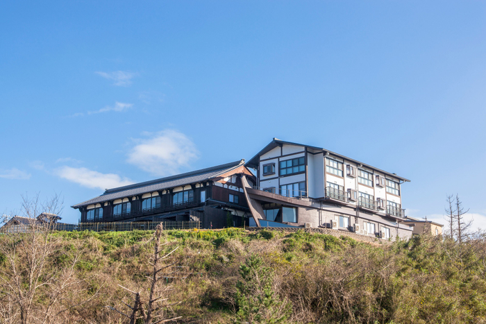 今にも大海原に漕ぎ出すかのような舟形の宿