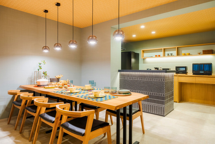 タイル（カウンター）：「セリエネロ」ASB-9722-K1・4795-K1・2222-K1・2219-K1