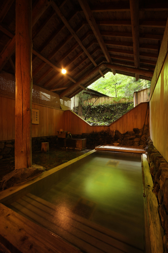 湯あがり後もぽかぽかする泉質、じっくりあたたまる「自然風呂」