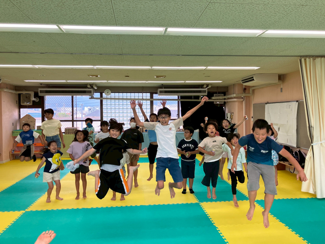 同施設が提供する1日預かりサービスに集まった子供達2