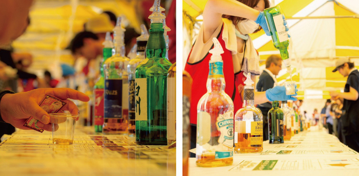 ハイボールのベースとなるお酒をチョイス。スタッフが注ぎます。