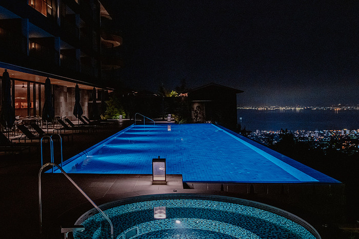 夜景とナイトプールをひとりじめ（イメージ）
