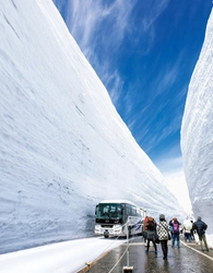 「立山黒部アルペンルート」、4月15日(水)全線開通　 春の絶景「雪の大谷」の高さは12mに！