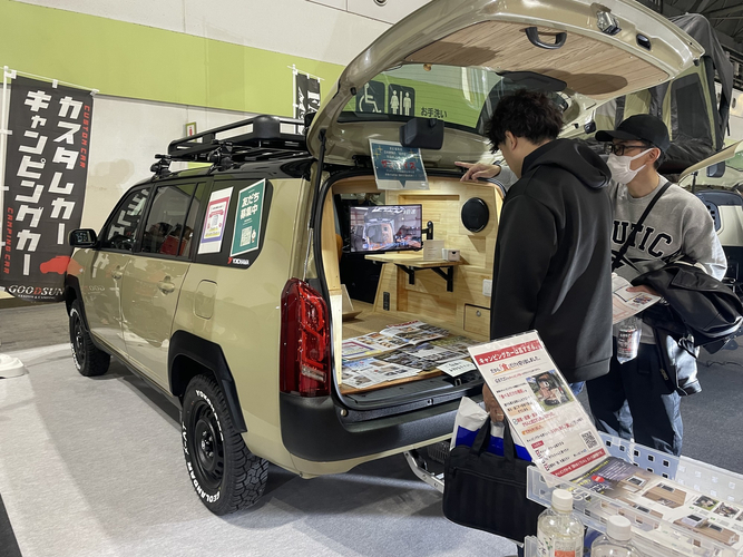 天井・壁・床を再構築した木質空間。車内を&ldquo;第三の居場所&rdquo;へと再定義する内装設計