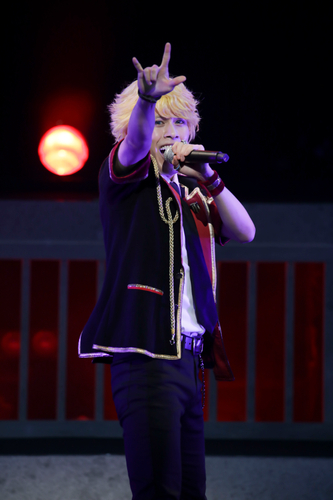 &copy; I★Chu the stage 2021