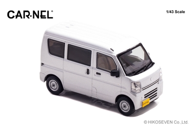 1/43 スズキ エブリイ PA (DA17V) 2021 Silky Silver Metallic：右前