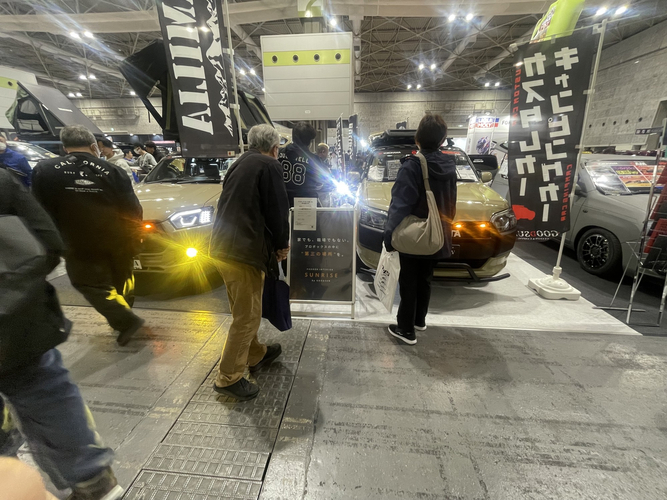 大阪オートメッセ2026グッドサンのブース。内装を&ldquo;空間&rdquo;として見せる構成が特徴