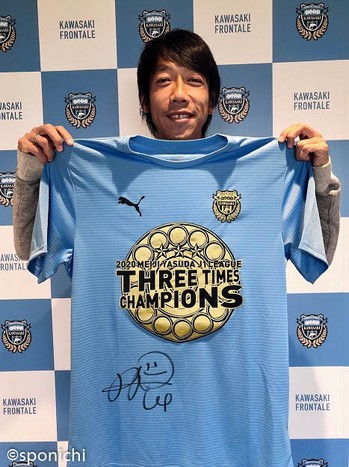 川崎F・中村憲剛選手サイン入りＶ記念Ｔシャツ